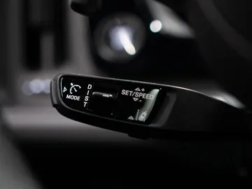 Car image 36