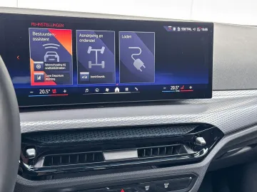 Car image 32