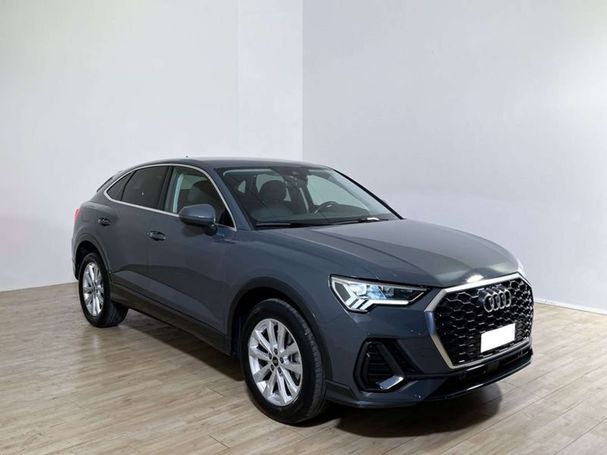 Audi Q3 45 TFSIe S tronic Business 180 kW image number 2