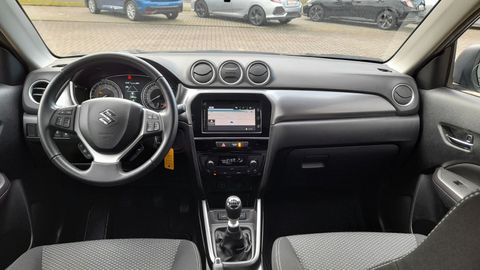 Car image 14