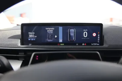 Car image 30