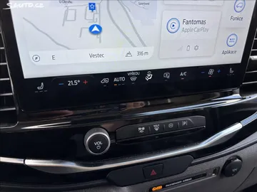 Car image 40