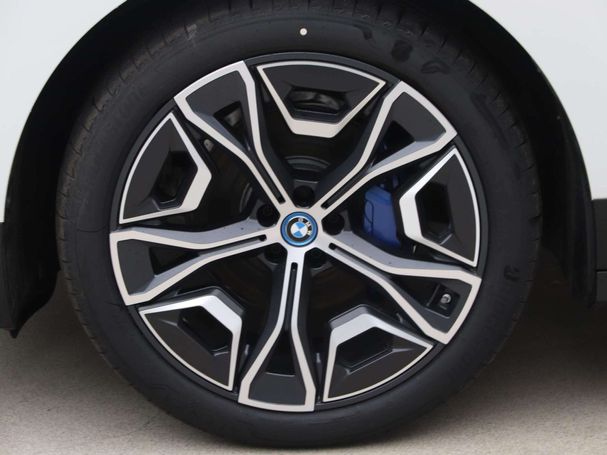 BMW iX xDrive40 240 kW image number 16