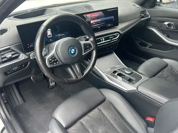 Car image 36