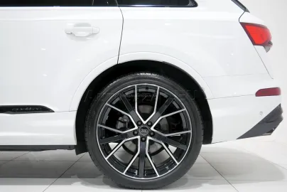 Car image 35