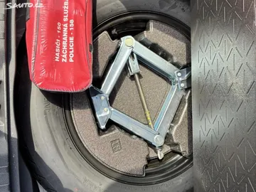 Car image 23