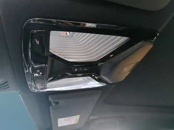 Car image 27