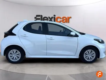 Car image 4