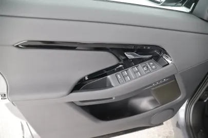 Car image 28