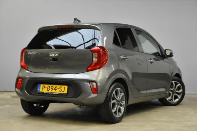 Car image 5