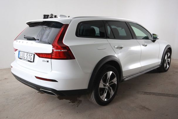 Volvo V60 Cross Country B4 AWD Momentum 146 kW image number 2