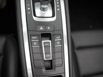 Car image 37
