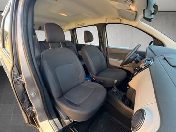 Car image 18