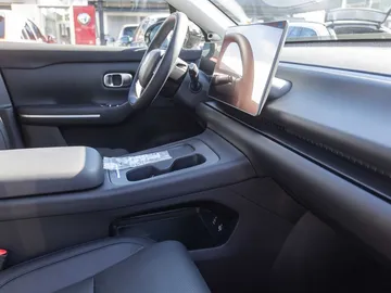 Car image 32