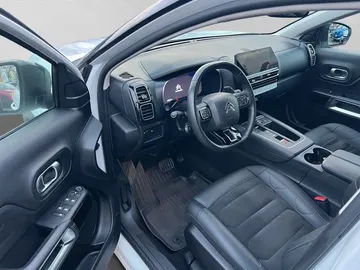 Car image 16