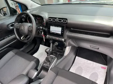 Car image 23