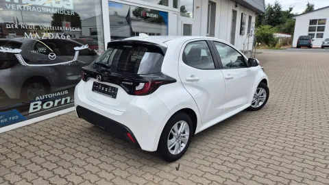 Car image 3