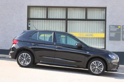 Car image 5