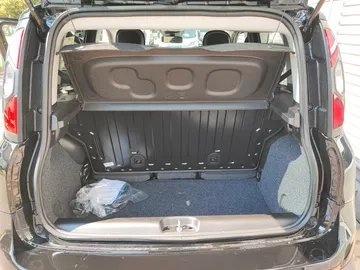 Car image 11