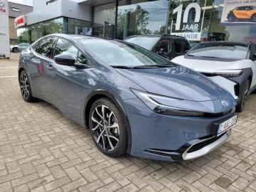 Car image 25