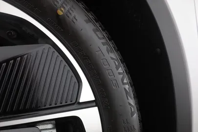 Car image 30