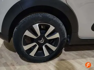 Car image 26