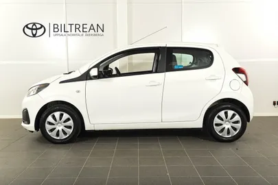 Car image 5
