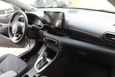 Car image 12