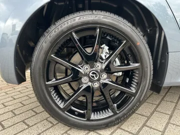 Car image 25