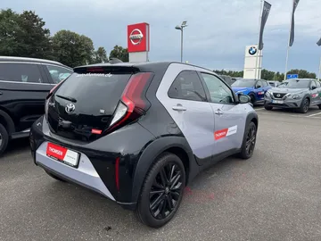 Car image 26