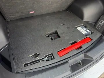 Car image 35