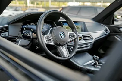 Car image 37