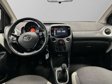 Car image 10