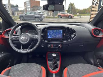 Car image 12