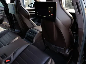 Car image 33