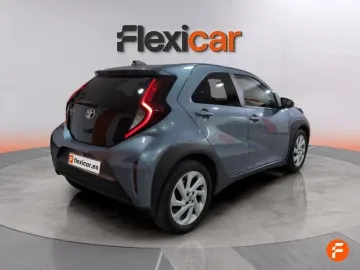 Car image 4