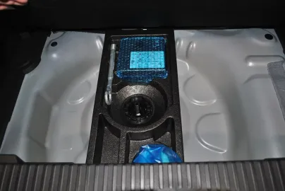 Car image 25