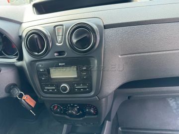 Car image 30