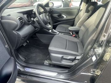 Car image 14