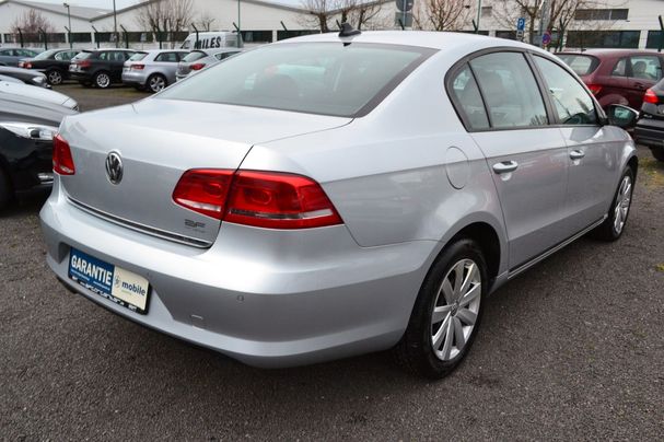 Volkswagen Passat Blue 103 kW image number 4