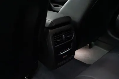 Car image 40