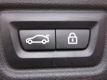 Car image 32