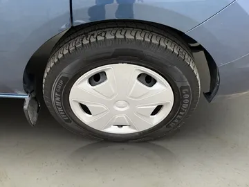 Car image 34
