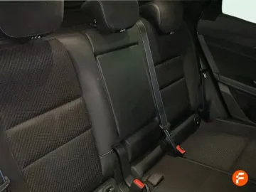 Car image 32