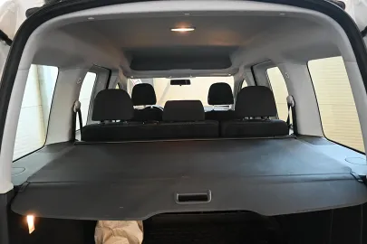 Car image 33