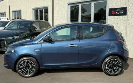 Car image 5