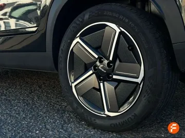 Car image 32