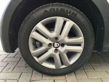 Car image 30