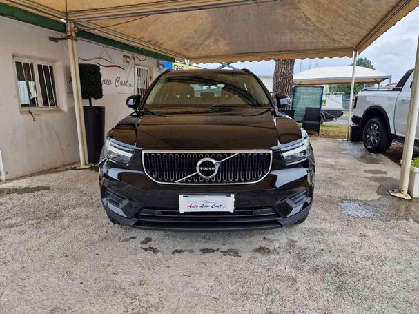 Volvo XC40 T2 Momentum 95 kW image number 3