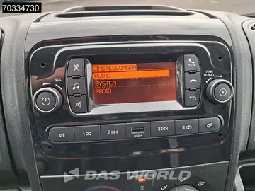 Car image 32
